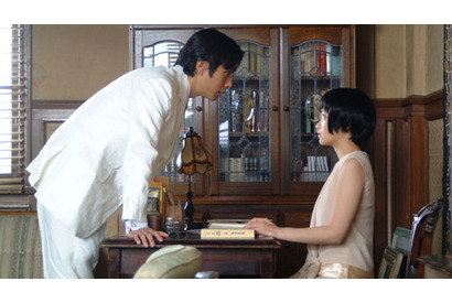 菊池寛とは一体何者か？　華やかな昭和ファッションと共に描かれる『丘を越えて』 画像