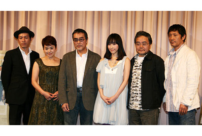 麻生久美子、ウェディングドレスに照れ笑い　幸せムービー『たみおのしあわせ』完成 画像
