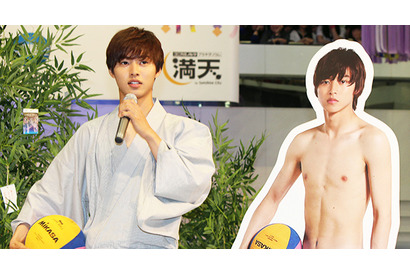 山崎賢人、“競パン一丁”の等身大パネルに思わず赤面…「裸より恥ずかしい」 画像