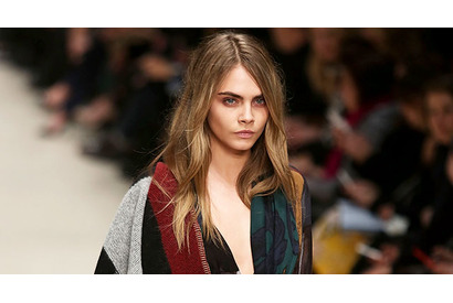 カーラ・デルヴィーニュ、“タトゥーの入れすぎ”で事務所と大喧嘩！ 画像