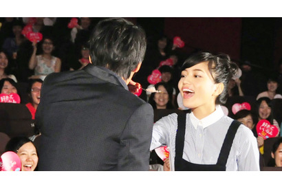 川口春奈＆福士蒼汰、互いにかき氷を「あーん！」 画像