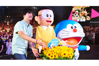 秦基博の歌声にドラえもん“秦泣き”！　「ジャイアンに聞かせたい」 画像