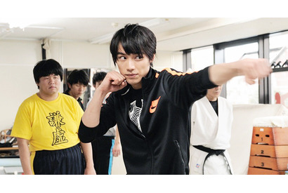 福士蒼汰、“本気チュー”の次は“本気アクション”！　『イン・ザ・ヒーロー』 画像