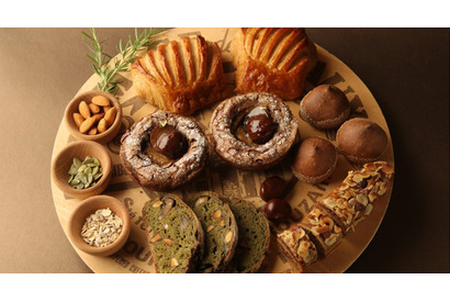 ジョエル・ロブション氏監修の「秋の収穫祭」スタート！ パン26種、菓子15種が登場 画像