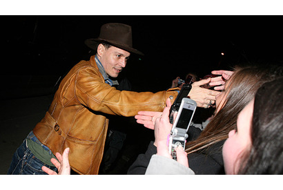 ジョニー・デップ、ロケ先で交わした少年との約束通りにプレゼント 画像