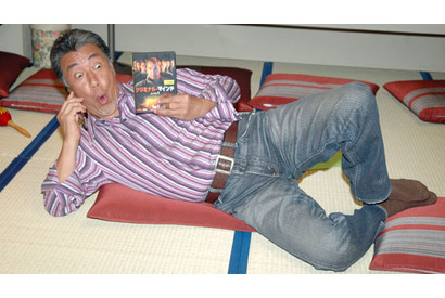 骨太な“適当男”お薦めの刑事モノ！　高田純次「クリミナル・マインド」爆笑CM撮影 画像