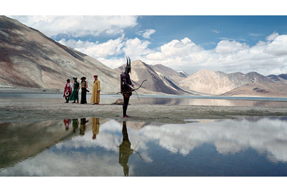 ファッション小噺vol.91　大画面で観たい“着るアート” 画像