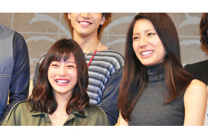 石原さとみ、上目づかいで男を誘惑？　「ディア・シスター」制作発表会見 画像