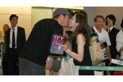 「SATC」ダントツ人気のスミスが日本に到着！　女性ファンに熱いキスサービスも 画像