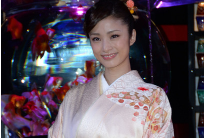 上戸彩、二条城で着物美人に！アートアクアリウム展広報大使に 画像