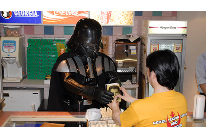 ダース・ベイダーが映画館バイト!?　アニメ版『スター・ウォーズ』興奮の先行上映 画像