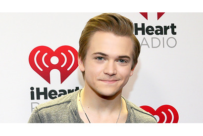 米国女子から悲鳴！ イケメン歌手ハンター・ヘイズがアワードに彼女を同伴 画像