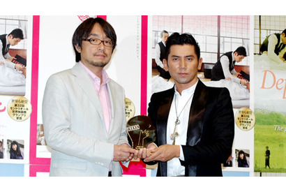 『おくりびと』グランプリ受賞で本木雅弘を父・内田裕也がロックな感じで祝福！ 画像
