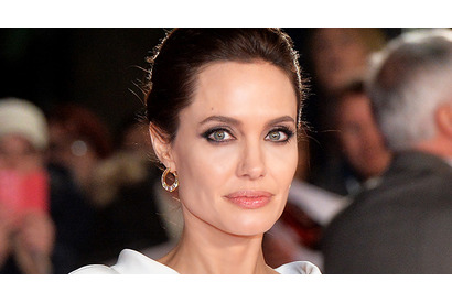 アンジェリーナ・ジョリー、乗っていた車がスリップ事故に 画像