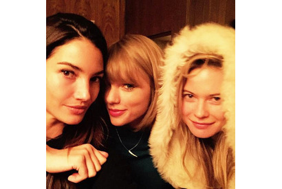 テイラー・スウィフト、「ヴィクトリアズ・シークレット」のモデルと“女子会” 画像