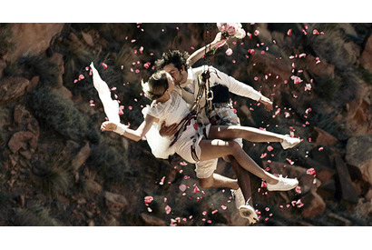 命懸けで“誓いのキス”!?　超ロマンティックな「ウェディング映像」公開 画像