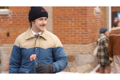 一見アブナイ、シャイなラース青年をなぜか応援したくなる『ラースと、その彼女』 画像