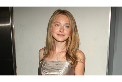 大人っぽく変身！　14歳のダコタ・ファニングが新作プレミアに出席 画像
