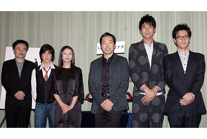 小泉今日子がドーナツを「アーン」　香川照之「まいうー！」 画像