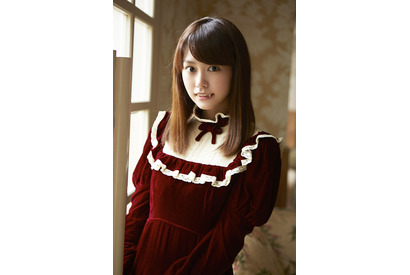 桐谷美玲、“世界8位”の美しい顔に牙が!? 今度はキュートな小悪魔ヴァンパイア！ 画像