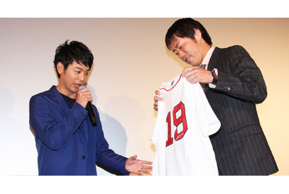 妻夫木聡、レッドソックス上原投手のサプライズ登場に「ビックリした！」 画像