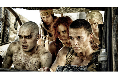 英国美男ニコラス・ホルトまで白塗りスキンヘッドに！ 新『マッドマックス』 画像