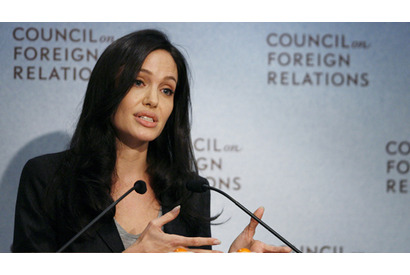 アンジェリーナ・ジョリー、N.Y.で国際法に関するシンポジウムでスピーチ 画像