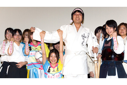 コンビ解散の危機に、山ちゃんの新たなる“最強”相方が誕生？　『最強☆彼女』試写会 画像