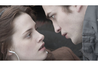 『トワイライト』に各界から絶賛の嵐　胸キュン旋風日本到来？　初日は特別グッズも 画像