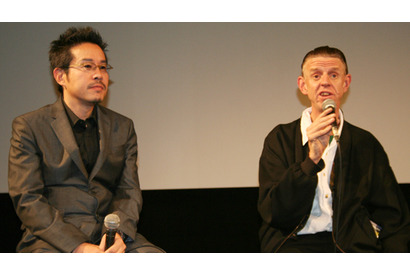 出会いのきっかけは温泉!?　鬼才アレックス・コックス＆田口トモロヲ爆笑トーク 画像