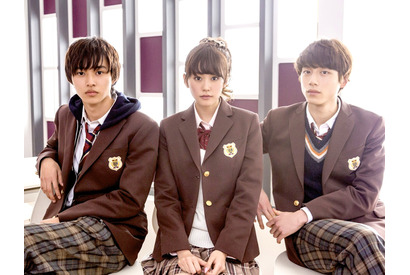 桐谷美玲、山崎賢人＆坂口健太郎と“制服姿”お披露目！「最後になるかも…」 画像