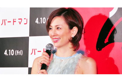 米倉涼子、別居質問にも笑顔崩さず…無言でレッドカーペットを立ち去る 画像