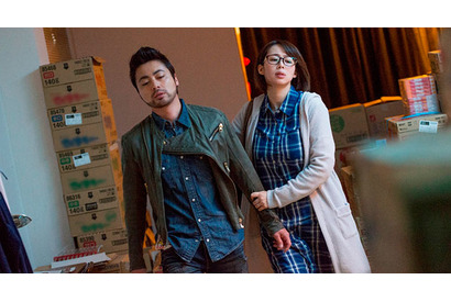 井上和香、“リアル”妊婦の万引きGメンで山田孝之を補導!? ドラマ「REPLAY＆DESTROY」 画像