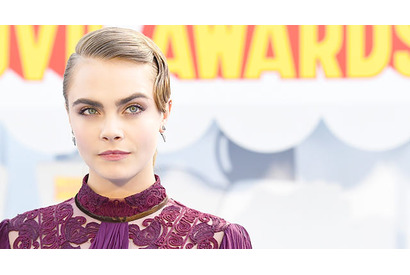 カーラ・デルヴィーニュ、恋人と破局で傷心!?　「また傷ついている」 画像