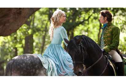 【特別映像】『シンデレラ』王子との純粋な“愛”はラブストーリーの枠を超える 画像