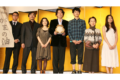 初映画監督を務め上げた役所広司　息子役・瑛太に女性の扱いも伝授？ 画像