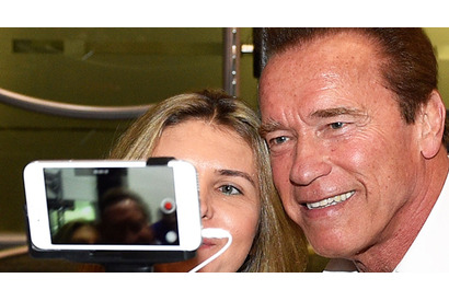 アーノルド・シュワルツェネッガー、自撮り大好き!? 画像