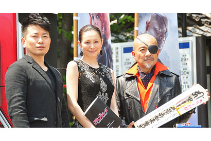 米倉涼子＆竹中直人＆宮迫博之、『アベンジャーズ』ヒットを祈願し弓に挑戦！ 画像