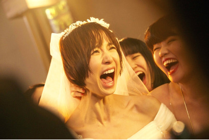 篠田麻里子、ウェディングドレスで絶叫＆キレ蹴り!?『リアル鬼ごっこ』画像解禁 画像