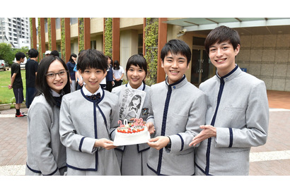 「表参道高校合唱部！」クランクイン！  森川葵＆泉澤祐希、サプライズケーキに歓喜 画像