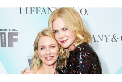 ニコール・キッドマン、授賞式で親友ナオミ・ワッツとキス！ 画像