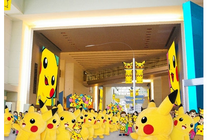 横浜みなとみらいがピカチュウだらけ！　「踊る？ピカチュウ大量発生チュウ！」 画像