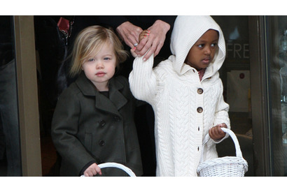 アンジー、娘2人とニューヨークでお買い物 画像