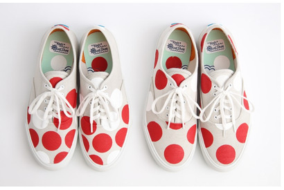 「パスザバトン」、フランス映画祭とのコラボスニーカーを発売！ 画像