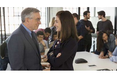 アン・ハサウェイ、“新人”ロバート・デ・ニーロを迎えるCEOに！『マイ・インターン』 画像