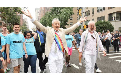 同性婚合法の判決後のゲイ・パレードにイアン・マッケランらが参加 画像