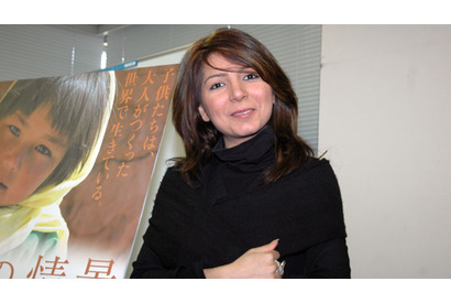 「子供たちに目を向けて！」『子供の情景』20歳のハナ・マフマルバフ監督が来日会見 画像