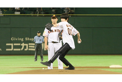 本郷奏多、“巨人”の仲間入り？　東京ドームで「100点満点」始球式！ 画像