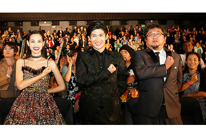 三浦春馬＆水原希子、『進撃の巨人』LAプレミアに感激！「何度か泣きそうに…」 画像