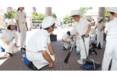 【ディズニー】憧れのキャスト体験を夏休みに！　「カストーディアル・キッズ！」 画像